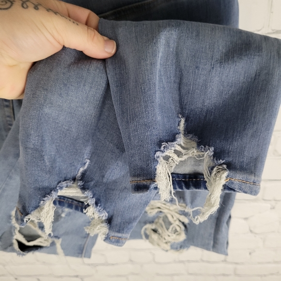 AEROPOSTALE | high rise curvy distressed chewed hem jeggings - Picture 6 of 7